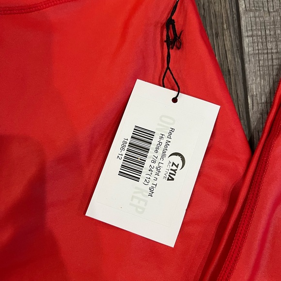 Zyia Red Metallic LnT leggings - Picture 2 of 3